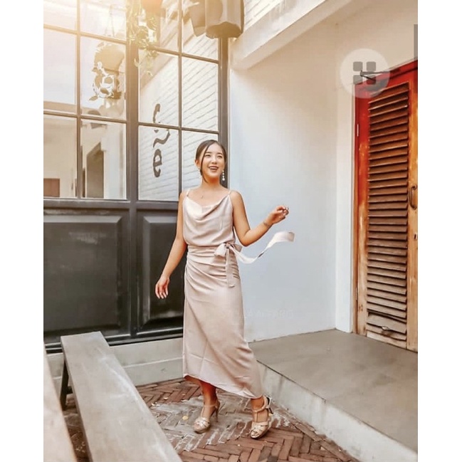 satin wrap dress gold / champagne