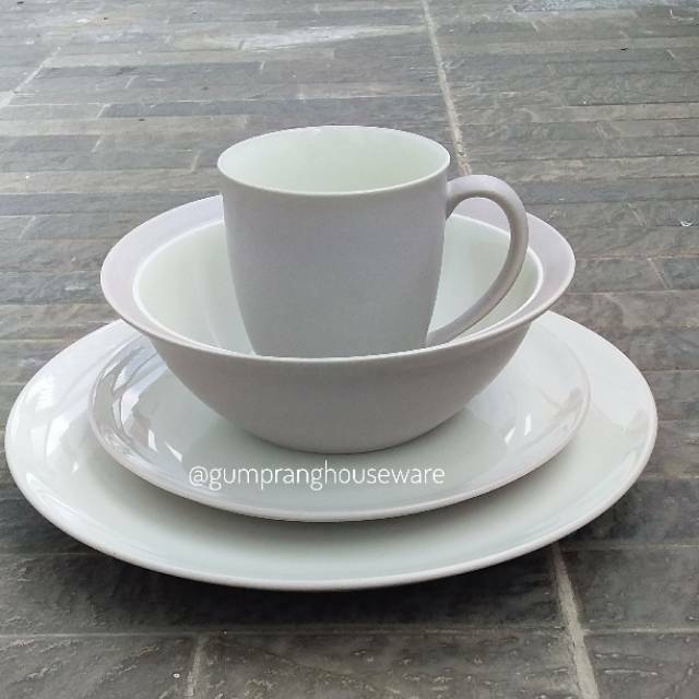 Dinner set noritake colorwave sand (2 piring, mangkok & mug)