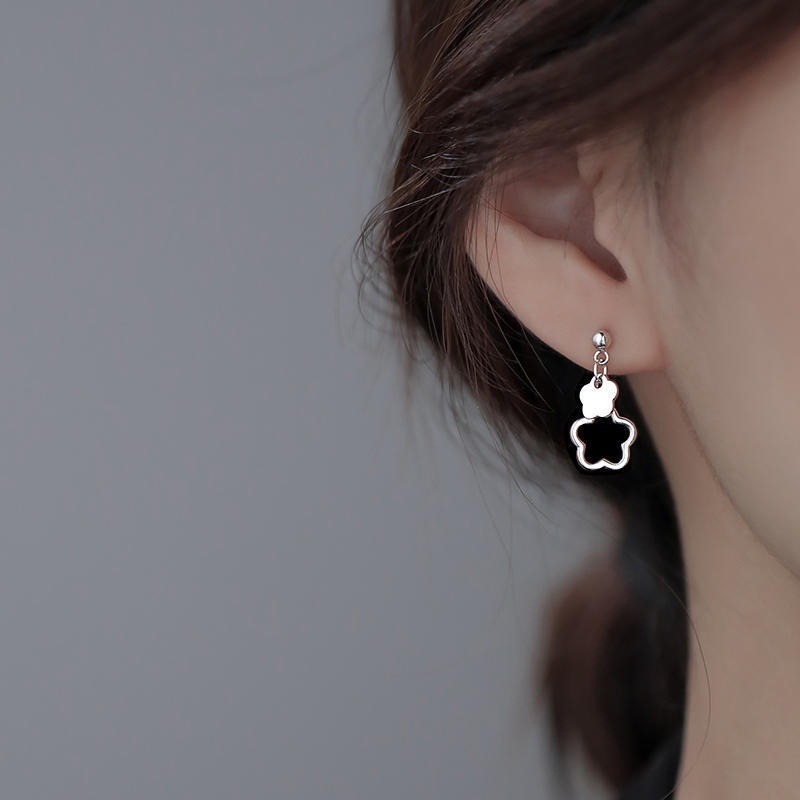 Anting Stud Desain Bunga Berongga Gaya Elegan Untuk Wanita