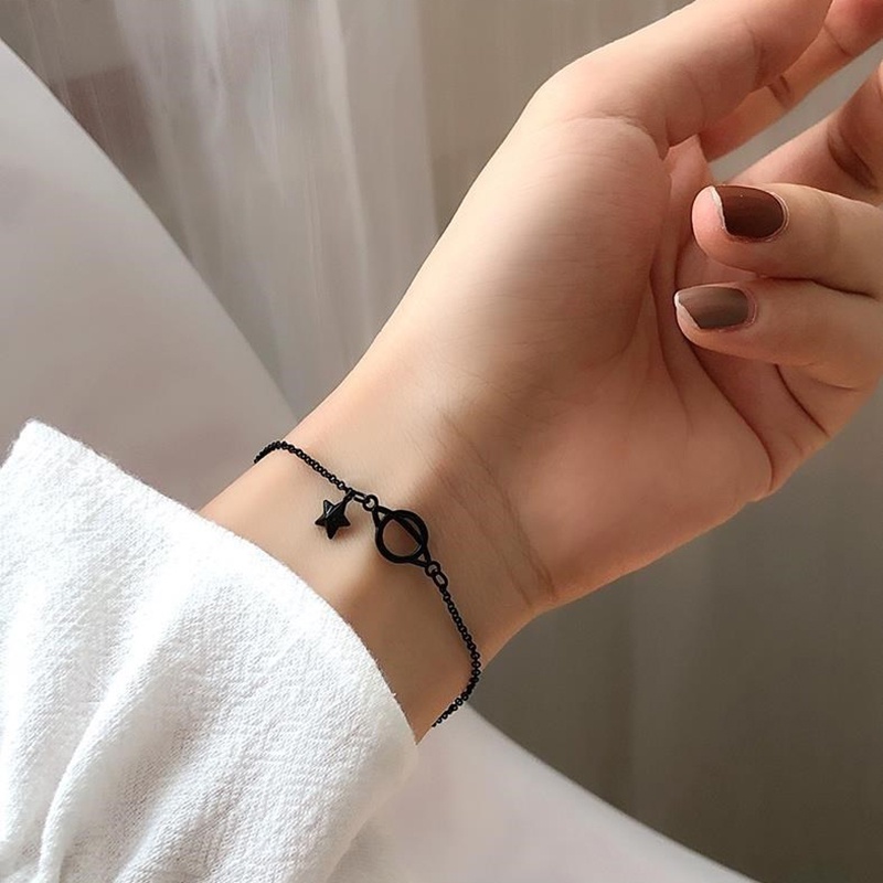 Gelang Tangan Rantai Adjustable Motif Planet / Bintang Warna Hitam Ala Gotik / Punk Untuk Wanita