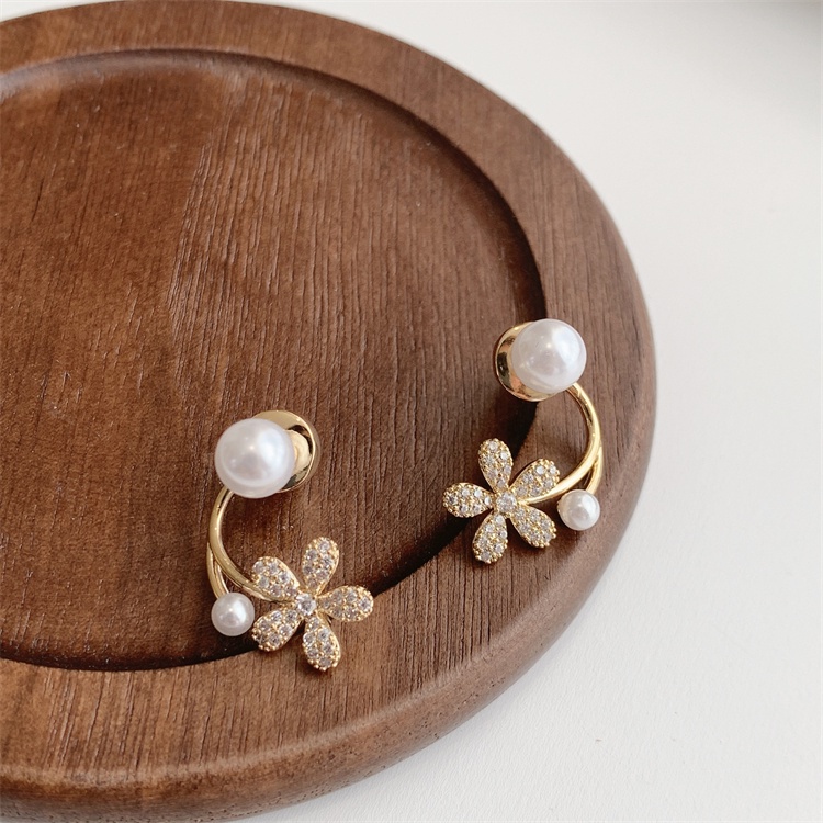 1 Pasang Anting Stud Zircon Mutiara Berlian Imitasi Bentuk Ekor Ikan Bunga Gaya Korea Untuk Wanita