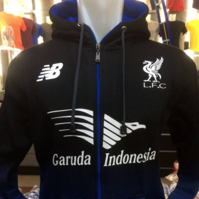 Jaket hoodie Liverpool training Garuda Indonesia New Balance warna hitam gradasi musim 2015-2016