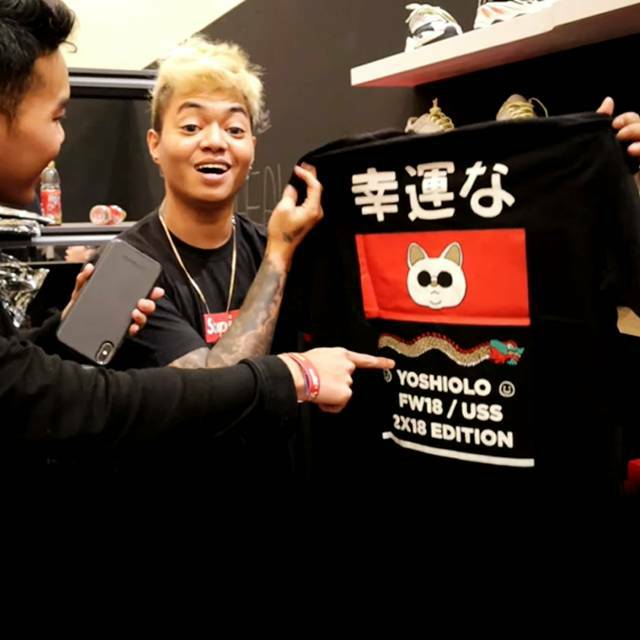 Kaos Yoshiolo x Luckycatply