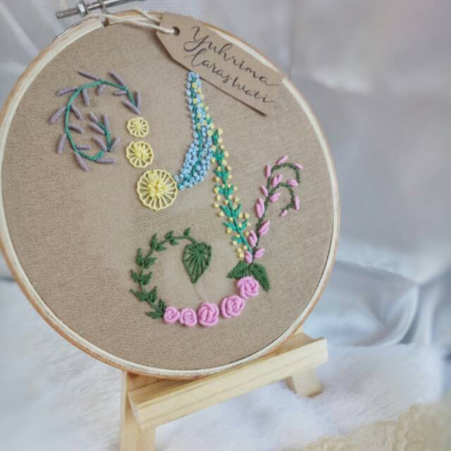 WALL DECOR / embroidery Hoop Art Alphabet / Pembidangan / Hiasan Pintu Kamar