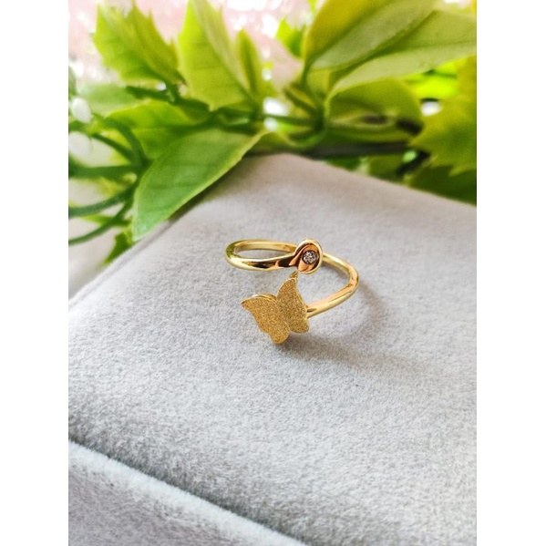 Cincin Fashion Titanium Warna Emas Wanita