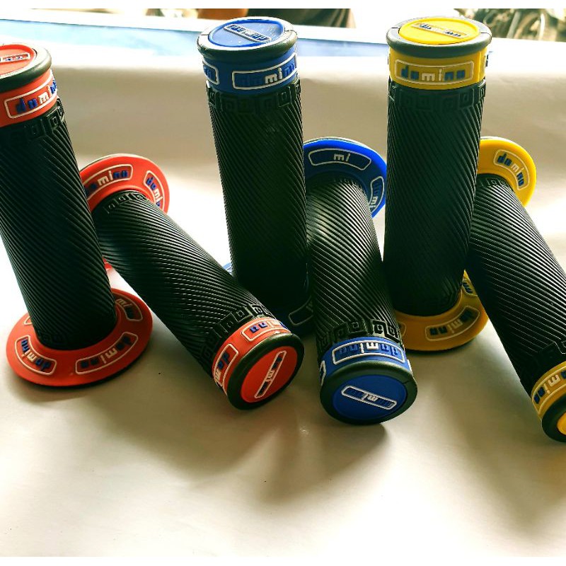 handgrip handfat HANFAT bulu DOMINO hitam lis merah kuning biru