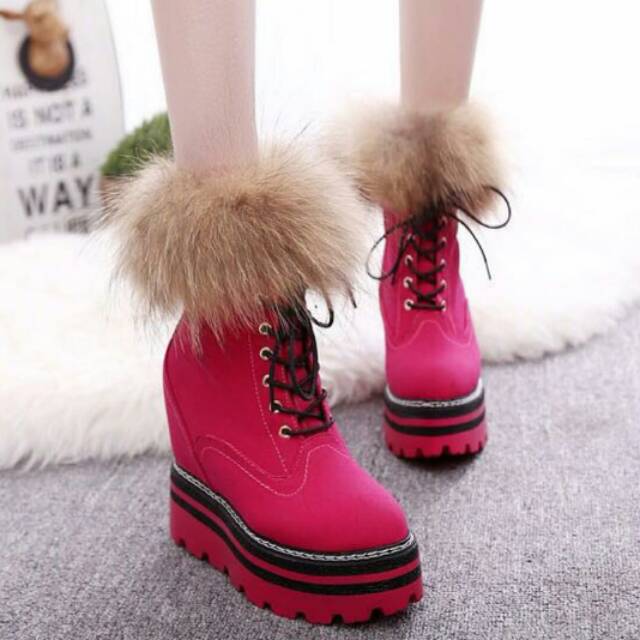 SEPATU WANITA WEDGES BOOTS FASHION BULU-BULU IMPORT