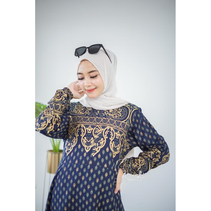 Gamis Etnik Maxy Halis Rayon Silk dan cringkel dan Prada amelia busana muslimah ootd fashion selebgram homeydress adem nyaman