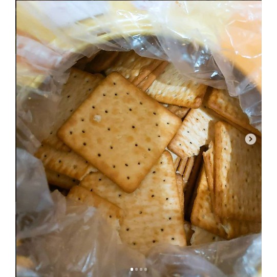 Biskuit Cream Crackers Asin / Kiam Pia Malaysia 500 Gram