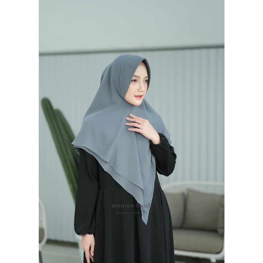 Khimar Aara / Hijab instan dua layer warna abu tua by amnion hijab