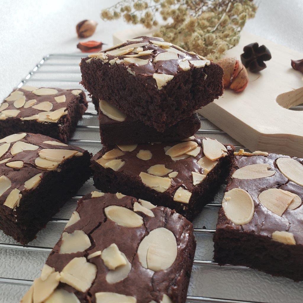

Fudgy Brownies Almond Oriental Variant