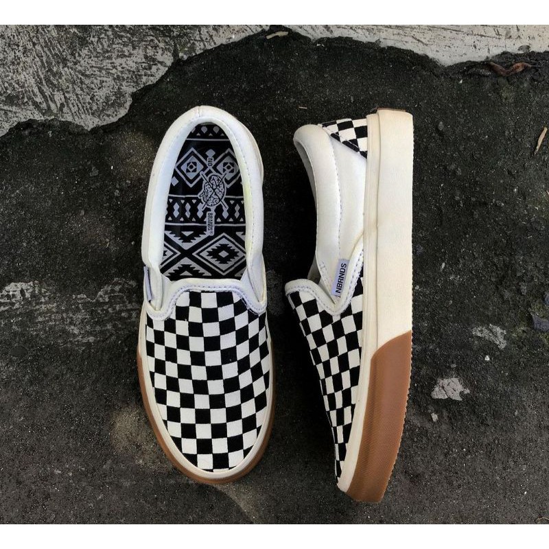 NOBRANDS SELOP CATUR NOBRANDS FOOTWEAR SLIP ON CATUR NO BRAND SLIP ON CHECKERBOARD HITAM PUTIH ORI