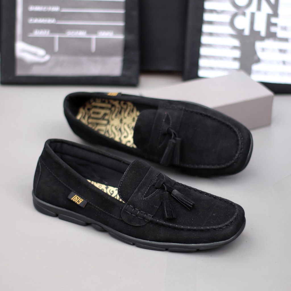 MOLK Sepatu Casual Slip On Pria Kulit SIntetis Simple Original Murah Main Gaya Trendy Kekinian Anti Slip