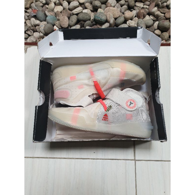 Kobe AD NXT 44, Redho