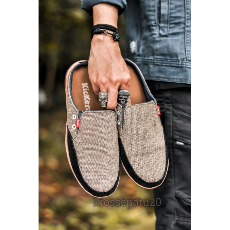 Sepatu Casual Pria Slip On Kickers Bustong