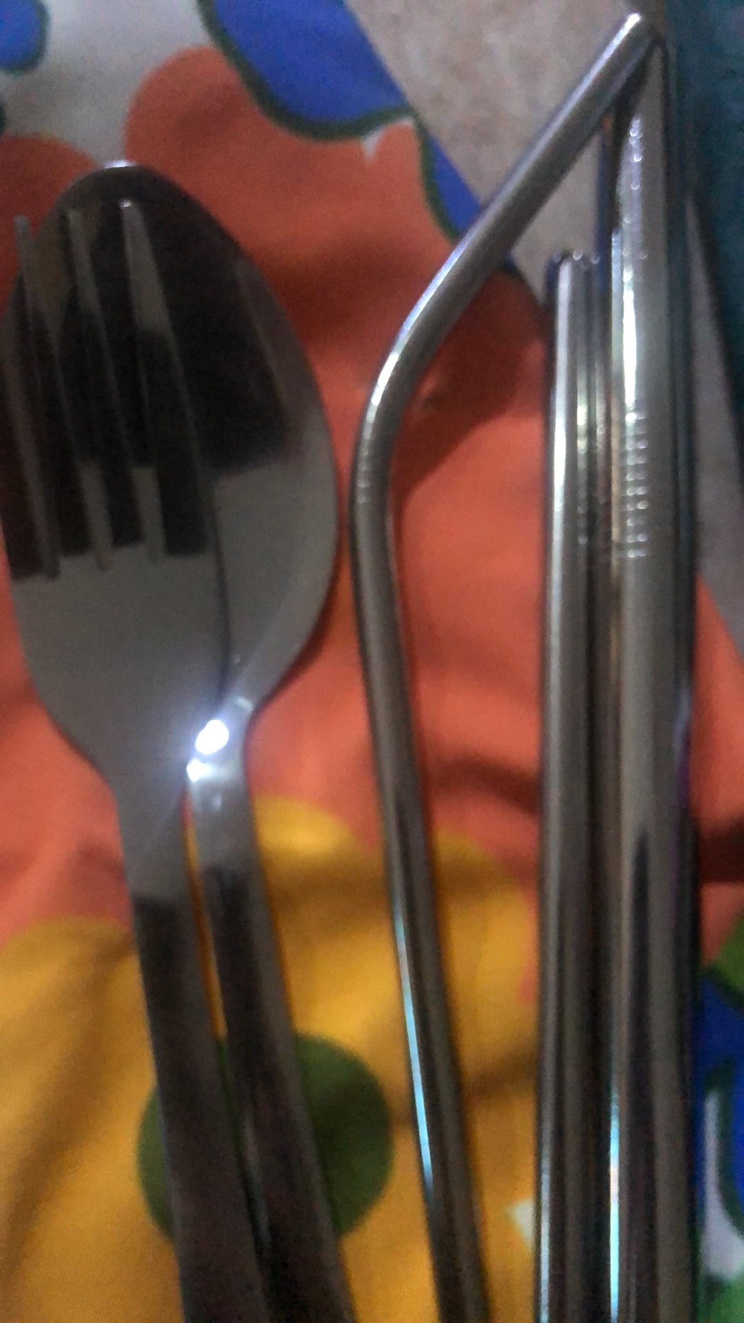 Sendok Garpu Dan Sedotan Stainless