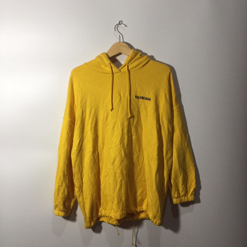Crewnack / Sweter / Cardigan / Jaket / Hoodie Balenciaga Second / Bekas / Preloved