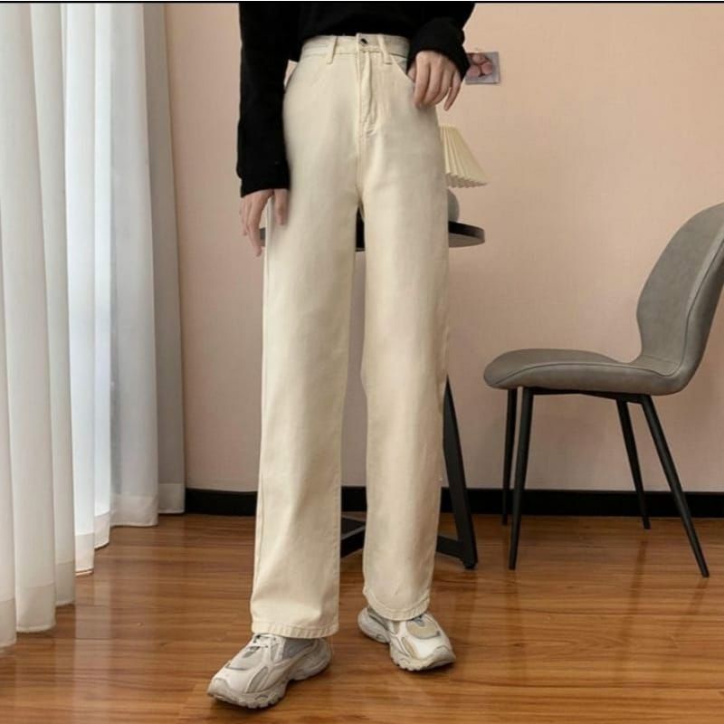 HIGHWAIST KULOT JEANS LOOSE - HANGOVERBahan: Non-Stretch Model Celana: Highwaist