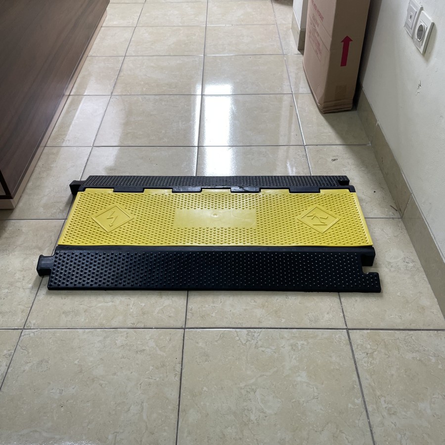 Polisi Tidur Pelindung Kabel / Speed Bump Cable Ramp 5 Line