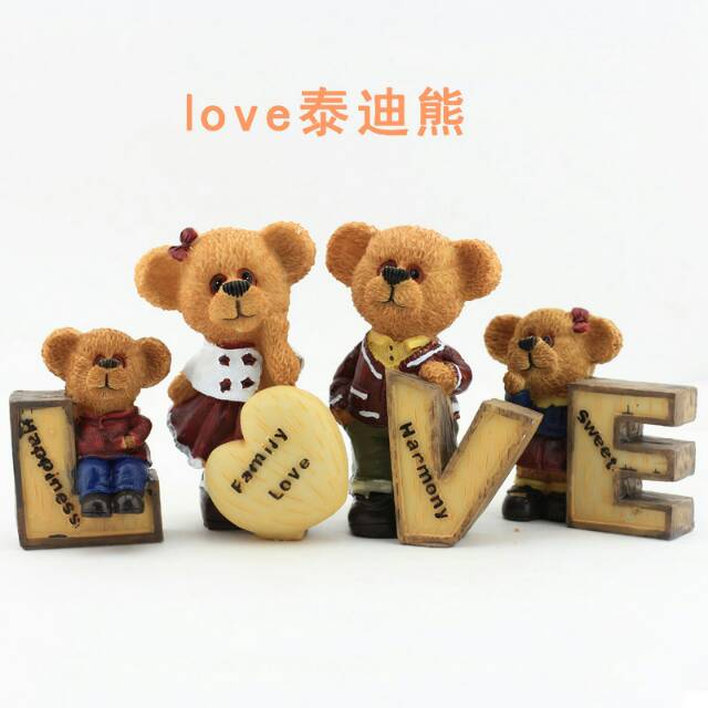 patung/pajangan Teddy Bear tulisan "LOVE"