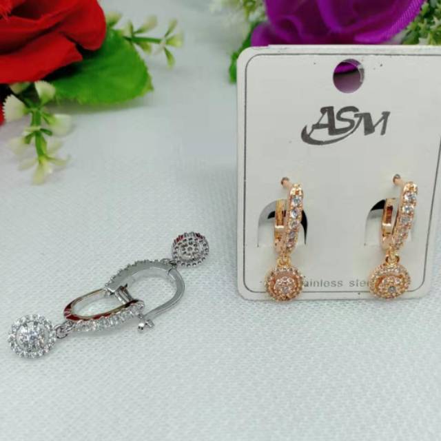 Anting penuh permata