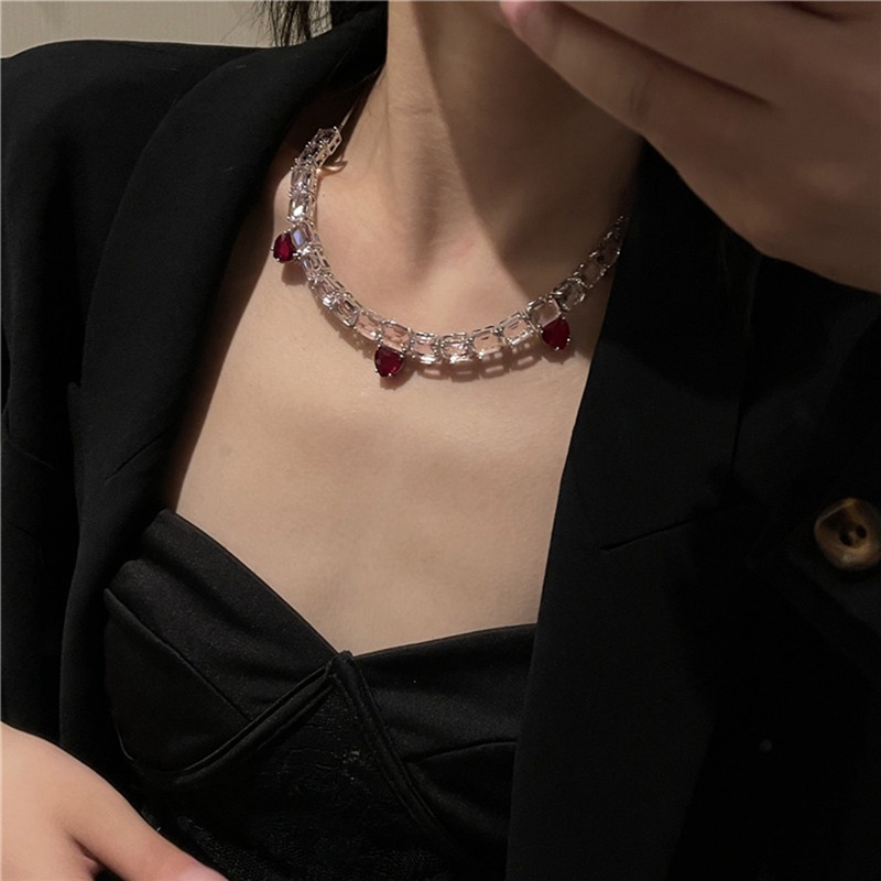 Kalung Choker Desain Tiga Hati Warna Pink Gaya Harajuku Vintage 2000s Untuk Wanita