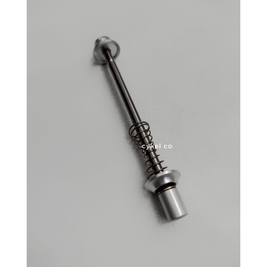 QR quick release skewer QR titanium silver front hub 74 mm