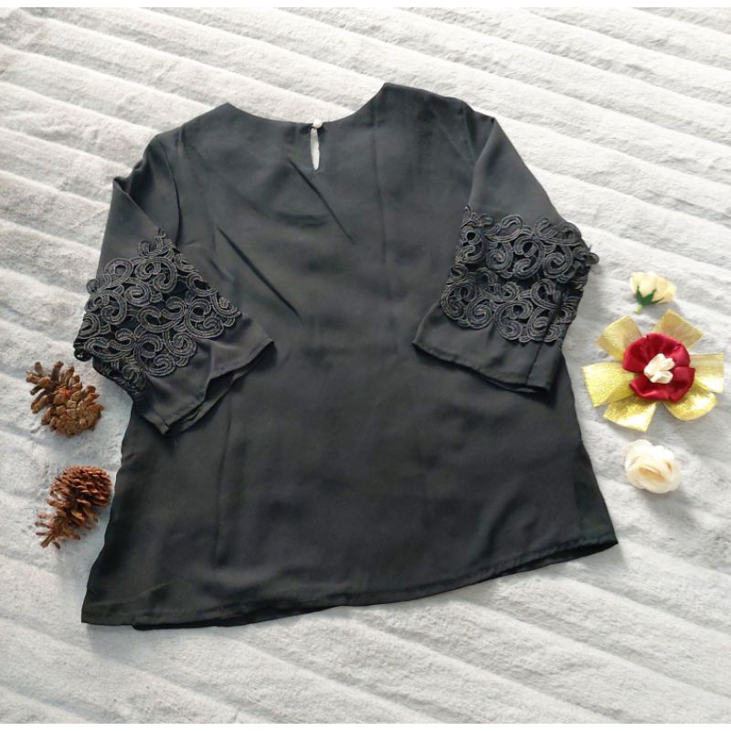 Deiva Blouse wanita Hitam Preloved lengan 3/4 renda