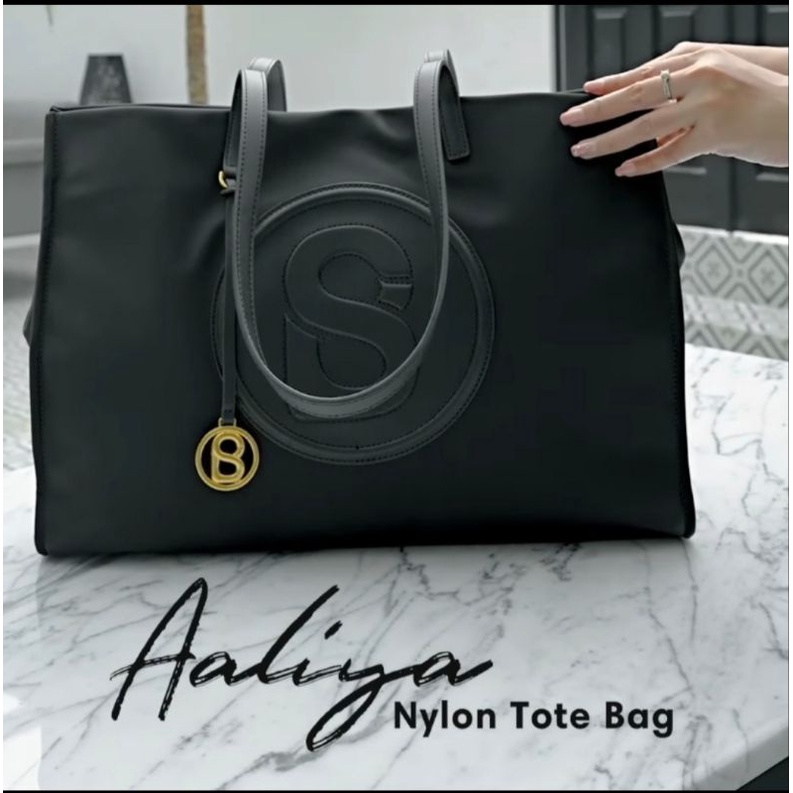 Aaliya nylon tote bag black