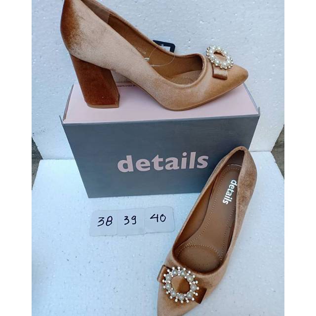 Sepatu details