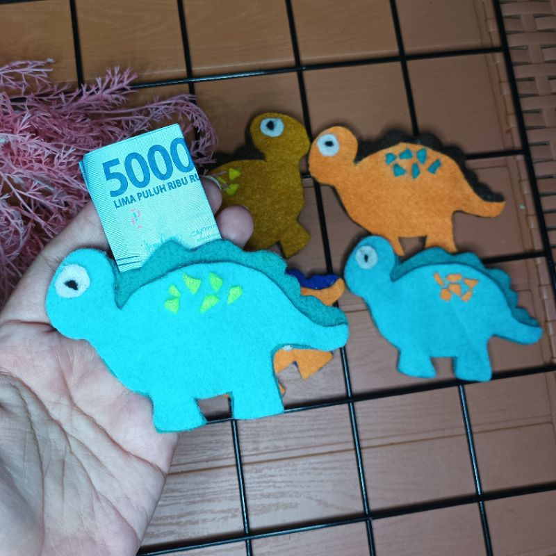 

Amplop karakter lebaran Dino 3. 10.8cm × 7 cm. Dijual per pcs