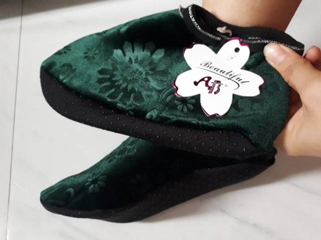 Dndcoll- KAOS KAKI TAWAF ANTI SLIP BLUDRU/SEPATU TAWOF EMBOSS-3