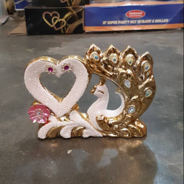 Pajangan lemari kaca-Jual pajangan keramik import- Patung keramik-Hiasan murah-Dekorasi rumah