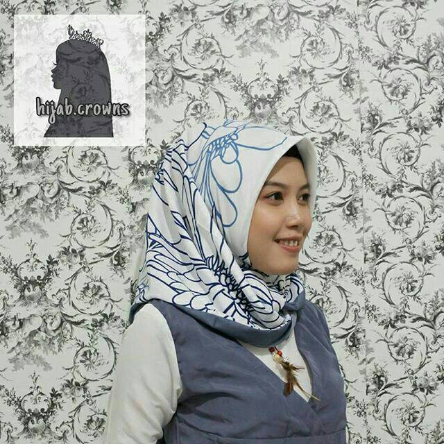 Kerudung segi empat motif / hijab segi empat satin / hijab motif bunga