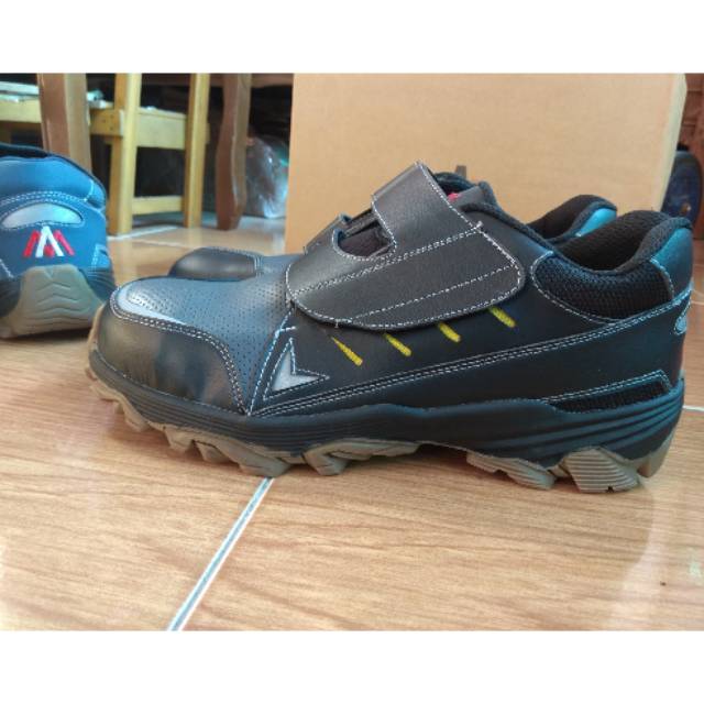 Sepatu safety steeltoe sport hitam