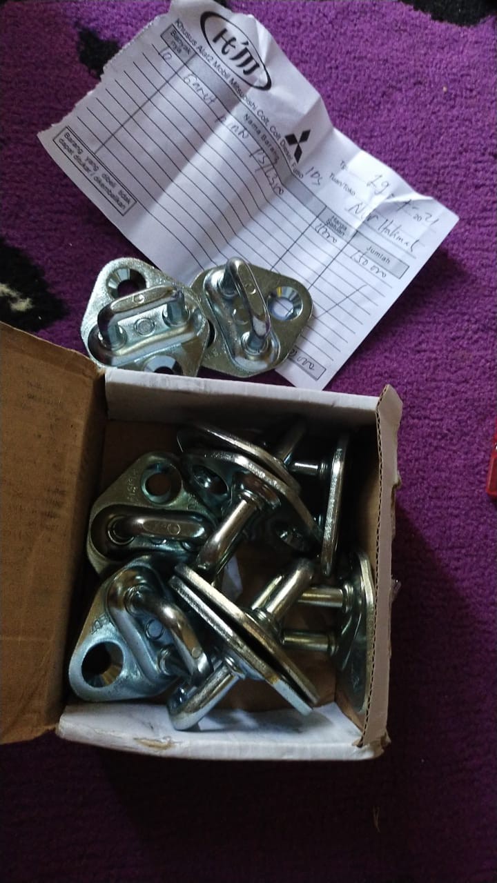 Steker Pengait Pintu/ Stricker Door Lock/ Cantolan Kunci Pintu L300/ 100ps / Fuso / Taft / Zebra