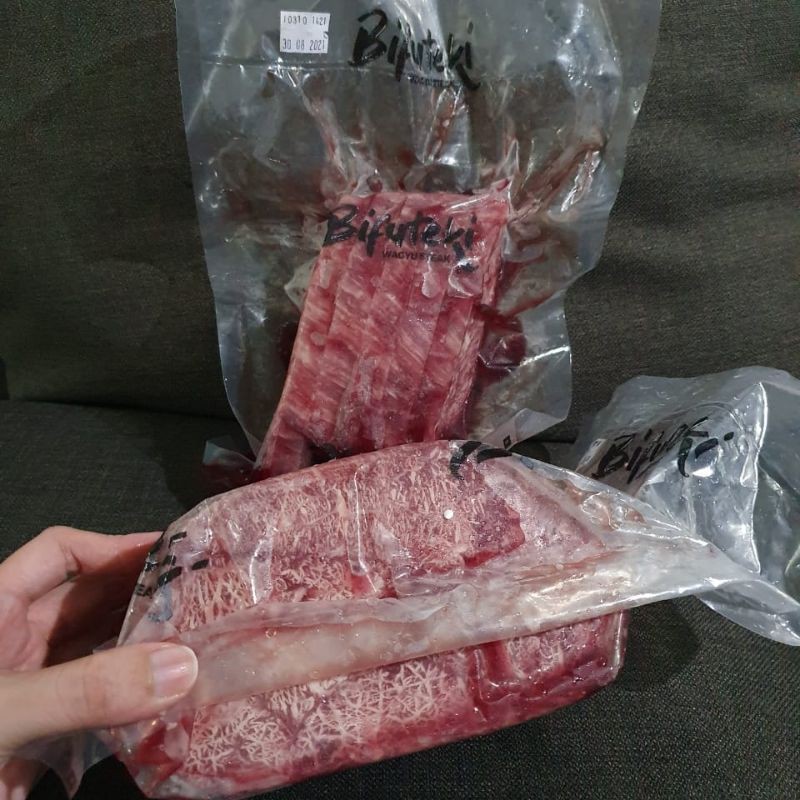 

Bifuteki Sirloin Wagyu Steak 1 kg