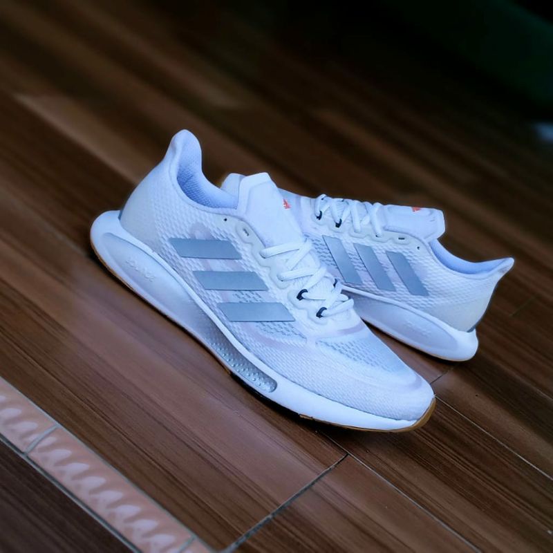 Adidas supernova bouce white strip silver