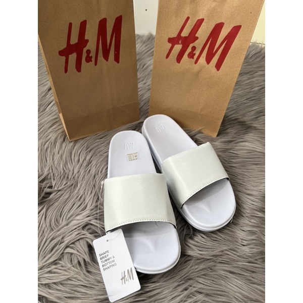 basic sandal logo