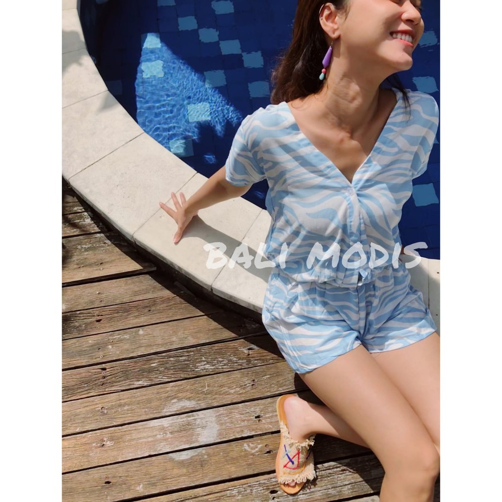JUMPSUIT LENGAN PENDEK MOTIF BALI