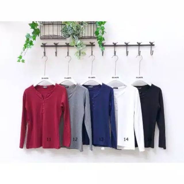 Kaos v neck kancing