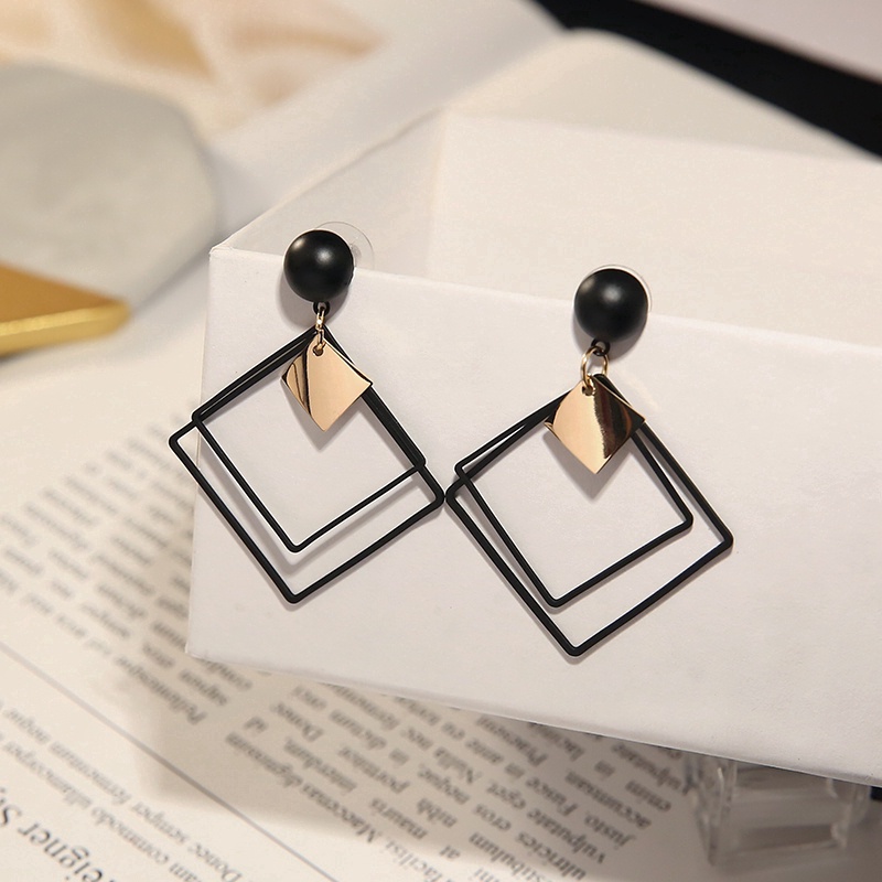 Anting Stud Liontin Geometris Bahan Logam Aksen Berlian Gaya Korea Untuk Wanita