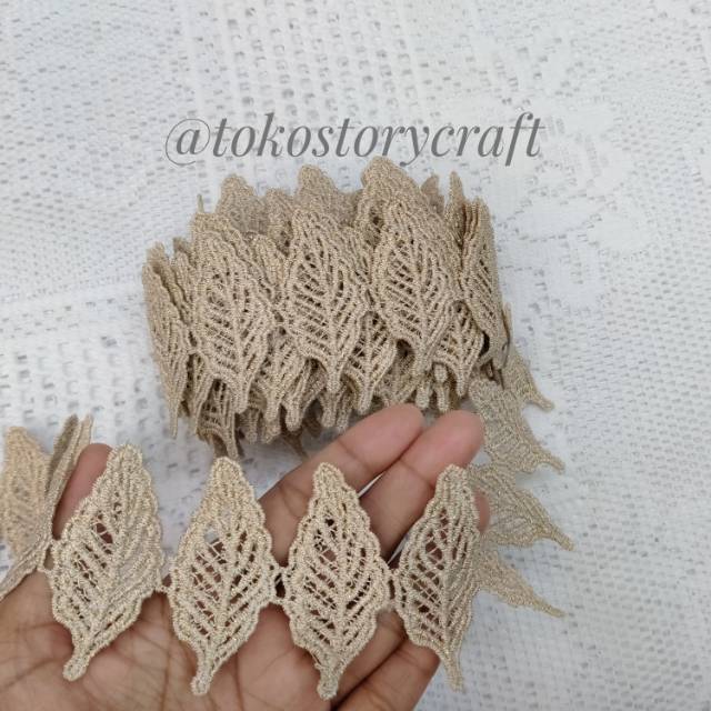 Renda Giper - Daun Emas/ Gold
Size: 6cm