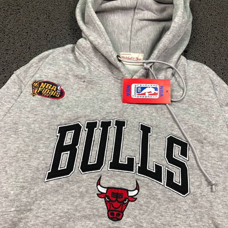 JAKET SWEATER HOODIE BULLS NBA X MITCHELL&amp;NESS X HOODIE BULLS NBAMITCHELL &amp; NESS HOODIE SWEATER MURAH