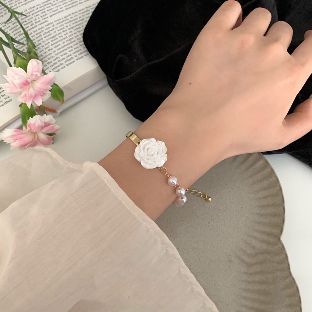 Gelang Tangan Alloy Lapis Silver / Gold Desain Bunga Mawar Hias Mutiara Imitasi Untuk Wanita