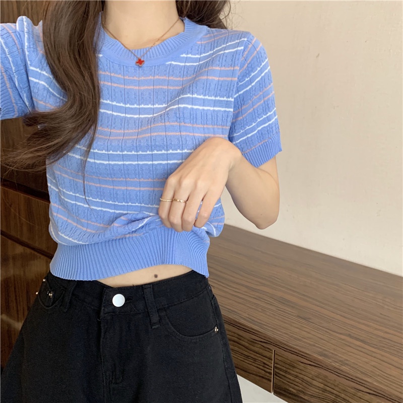 Atasan rajut model korea untuk wanita. T-Shirt Vintage Crop Top Wanita