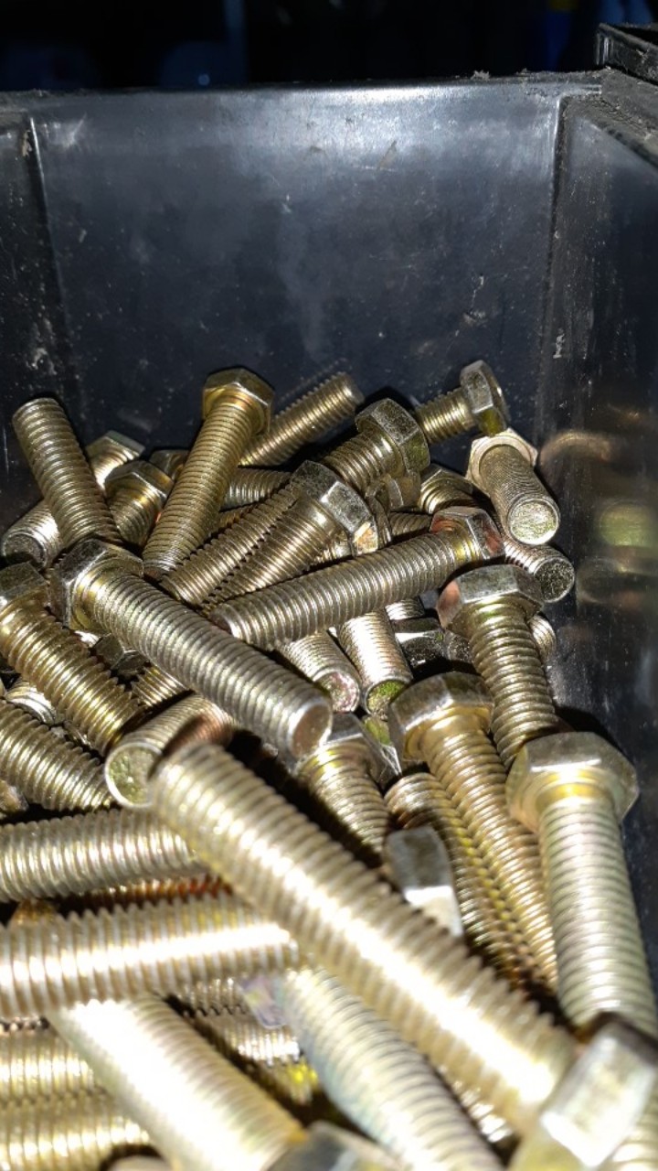 Bmk M8 X 40 /baut Mur Kuning 12 Panjang 4 Cm/baut 12 Panjang 4 Cm