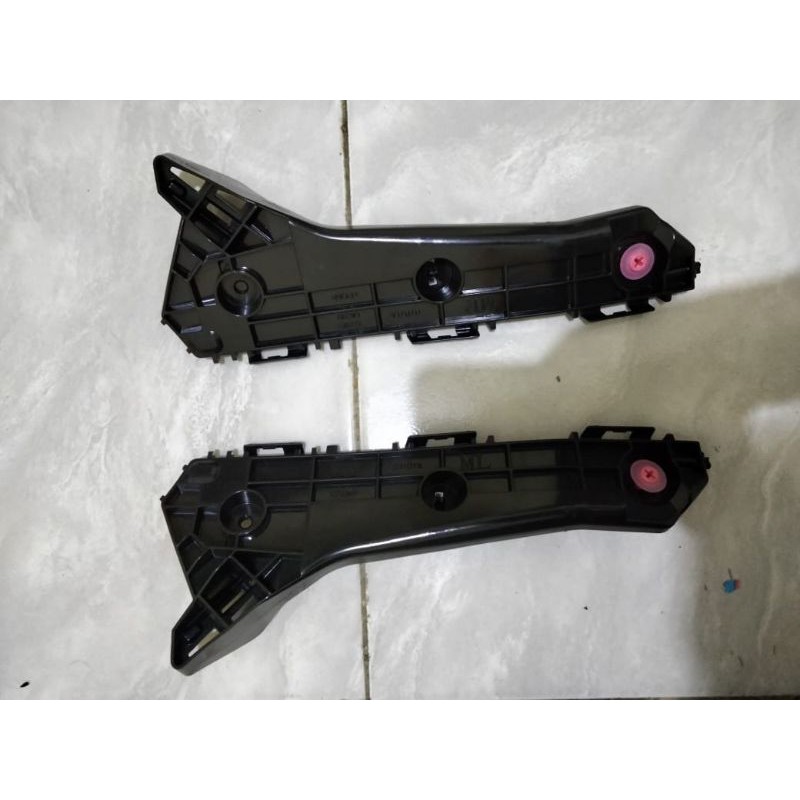 Breket Bemper Depan Innova Reborn