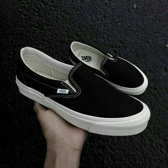 VANS VAULT SLIP ON OG BLACK WHITE