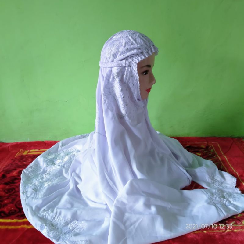 *Mukena Terusan putih bordir putih*